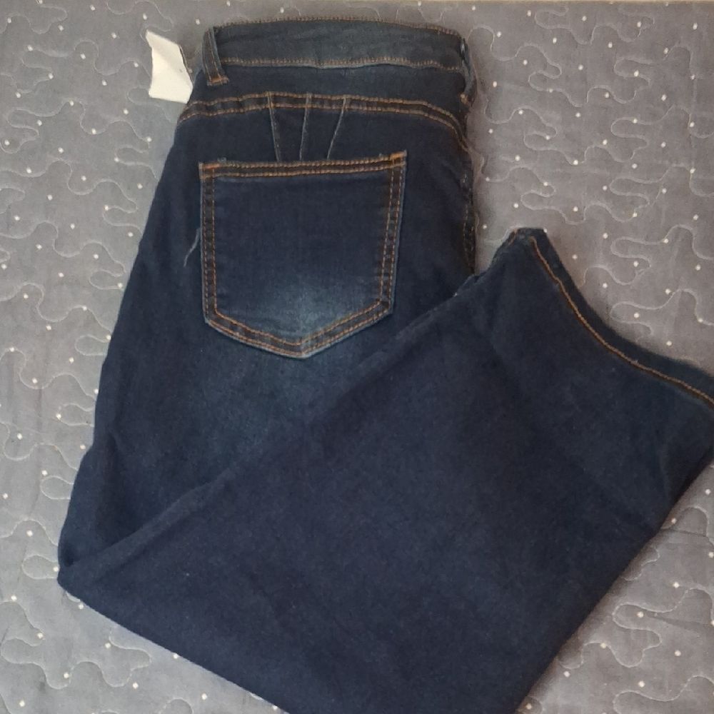Between Us High rise capri Blue Women's Jeans size 13 NWT